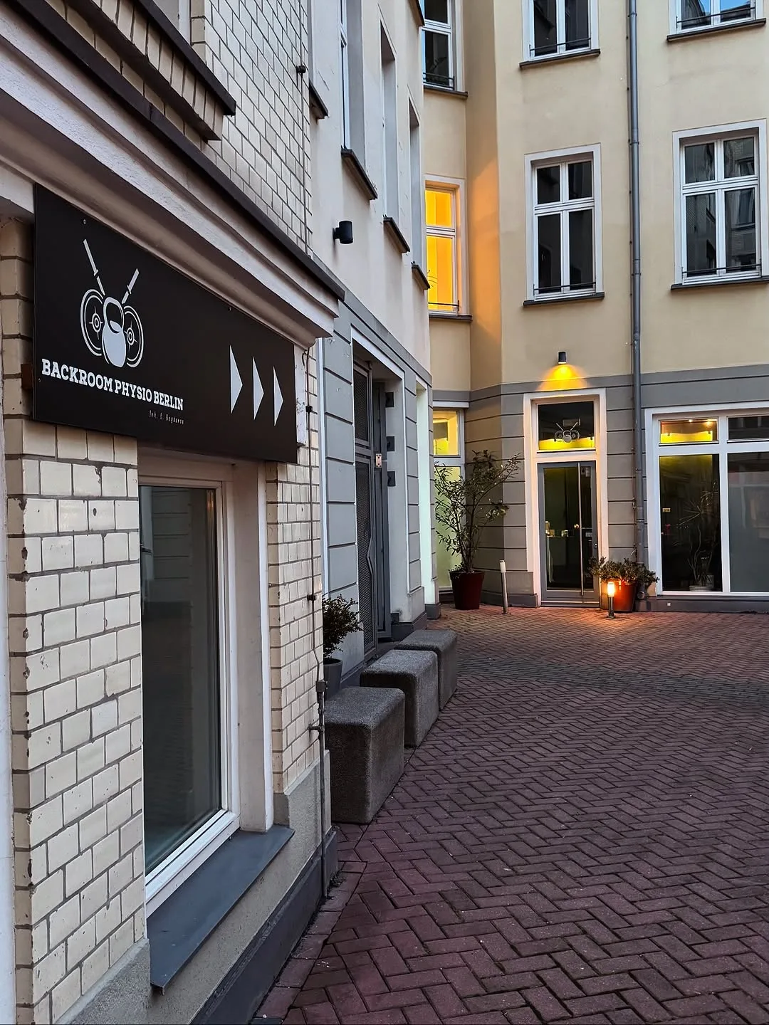 Eingang Backroom Physio, Linienstraße